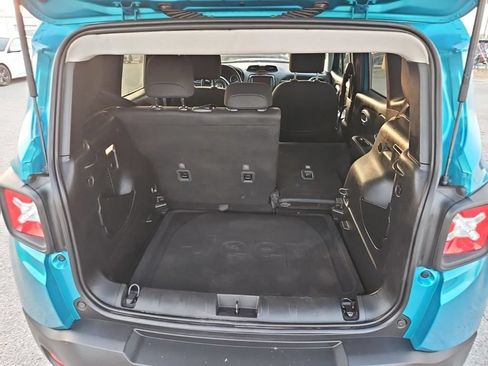 Used 2022 Jeep Renegade Latitude AWD/4WD image 6