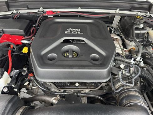 Used 2019 Jeep Wrangler Unlimited Sahara image 36