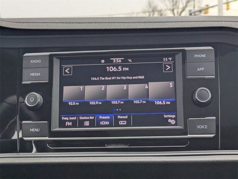 Used 2023 Volkswagen Jetta SE image 17