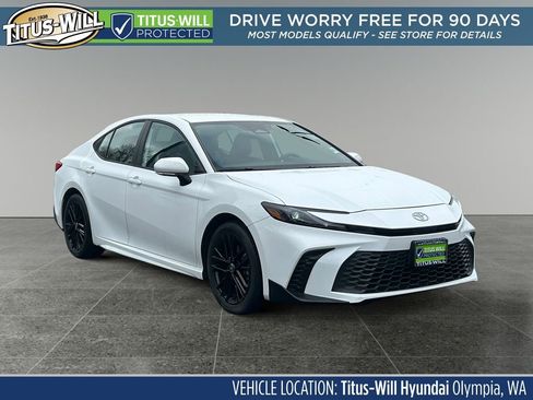 Used 2025 Toyota Camry SE FWD image 1