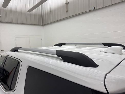 Used 2023 GMC Acadia SLE w/ Driver Convenience Package FWD image 13