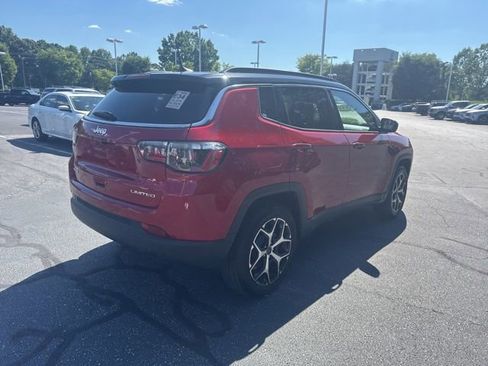 Used 2025 Jeep Compass Limited AWD/4WD image 4
