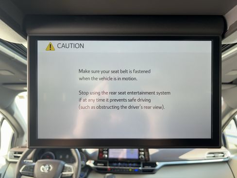 Used 2021 Toyota Sienna Platinum AWD/4WD image 22