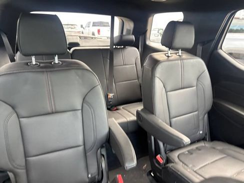 Used 2023 Chevrolet Traverse RS w/ LPO, Cargo Package AWD/4WD image 32