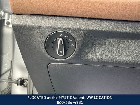 Certified 2025 Volkswagen Jetta SEL image 36