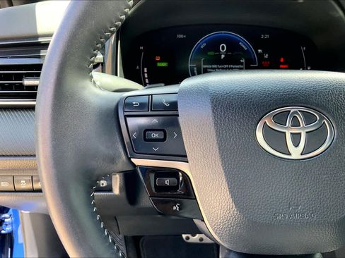 Used 2025 Toyota Camry SE w/ Convenience Package FWD image 23