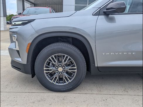 New 2026 Chevrolet Traverse LT w/ Driver Confidence Package AWD/4WD image 10