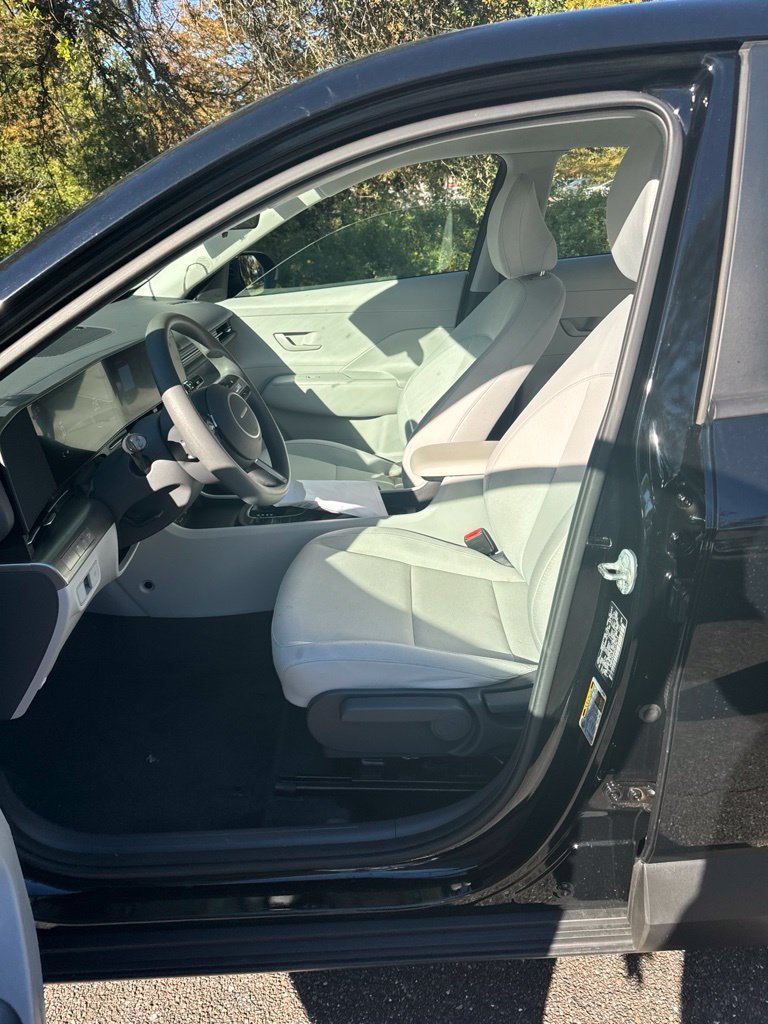 Used 2025 Hyundai Kona SE FWD image 7