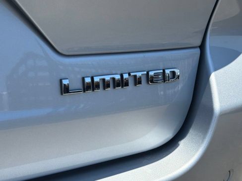 Used 2023 Jeep Grand Cherokee Limited RWD image 15
