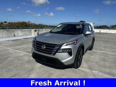 Used 2024 Nissan Rogue SV image 39