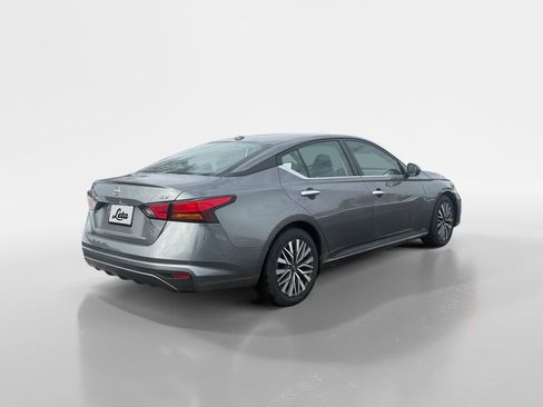 Used 2023 Nissan Altima 2.5 SV FWD image 4
