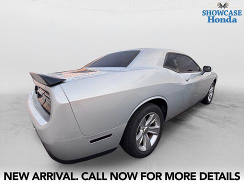 Used 2023 Dodge Challenger SXT RWD image 5
