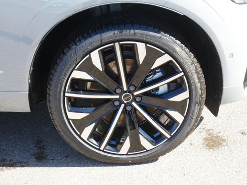 New 2026 Volvo XC60 T8 Ultra w/ Climate Package AWD/4WD image 4
