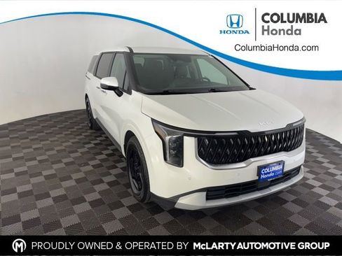 Used 2025 Kia Carnival image 1