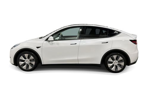 Certified 2021 Tesla Model Y Long Range AWD/4WD image 3