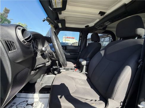 Used 2017 Jeep Wrangler Sport w/ Connectivity Group AWD/4WD image 17