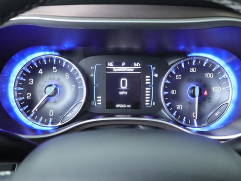 Used 2023 Chrysler Voyager LX image 15