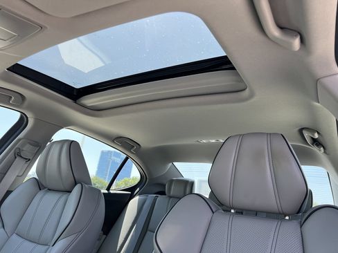 Used 2018 Acura TLX V6 w/ Technology Package FWD image 9