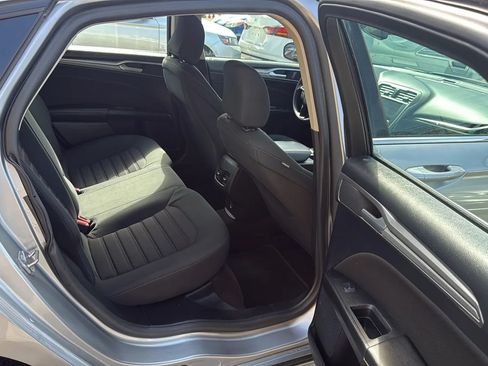 Used 2020 Ford Fusion SE FWD image 26