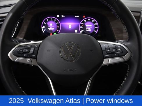 Used 2025 Volkswagen Atlas SEL AWD/4WD image 11