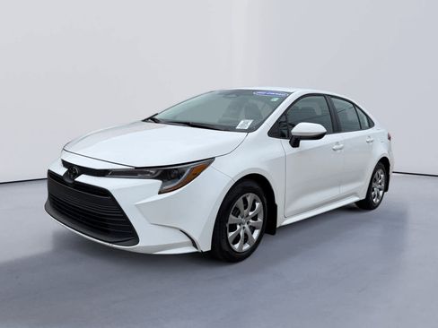 Used 2024 Toyota Corolla LE image 7