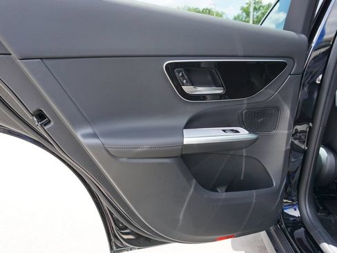 Used 2025 Mercedes-Benz GLC 300 4MATIC image 44