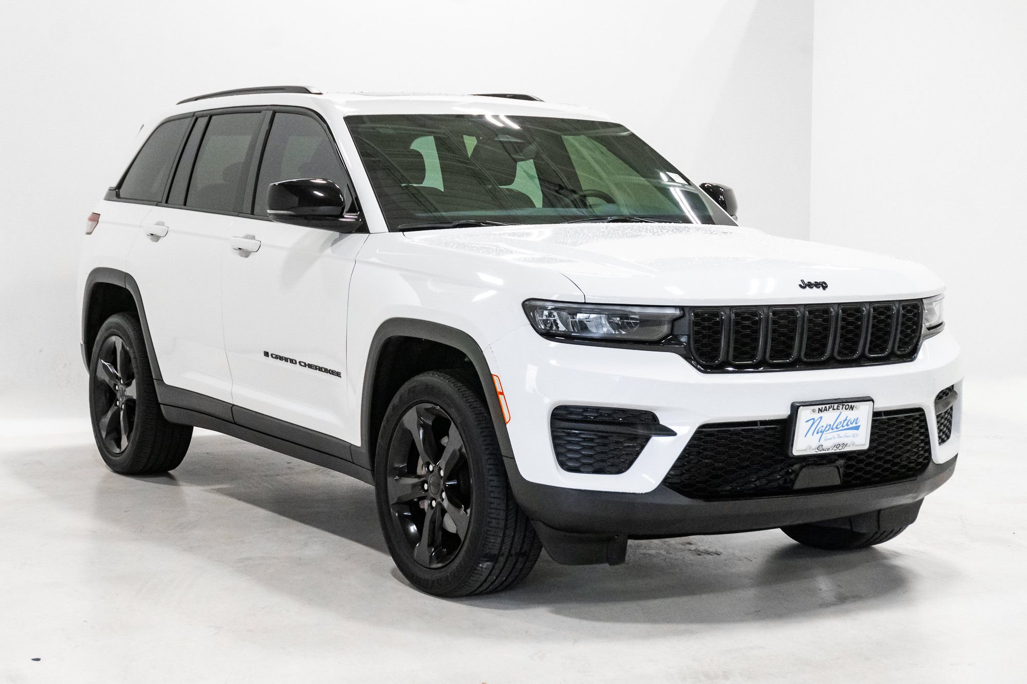 Certified 2024 Jeep Grand Cherokee Altitude AWD/4WD image 6