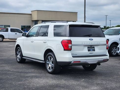 Used 2023 Ford Expedition XLT RWD image 4