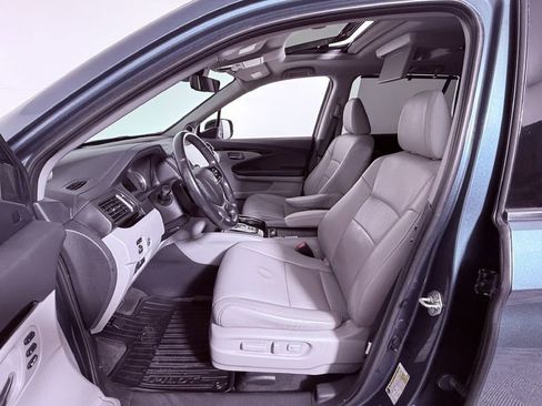 Used 2019 Honda Pilot Touring image 7