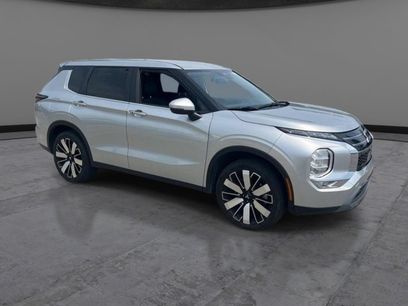 Used 2025 Mitsubishi Outlander SE