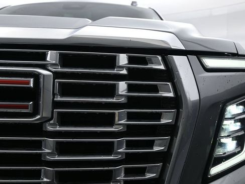 Used 2025 GMC Yukon Denali AWD/4WD image 17