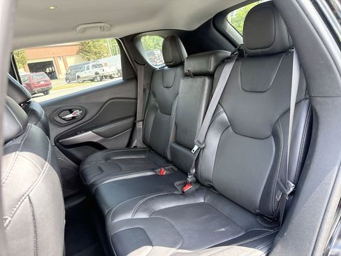 Used 2022 Jeep Cherokee Latitude Lux FWD image 18