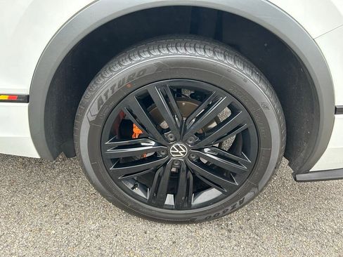 Used 2022 Volkswagen Tiguan SE R-Line image 9