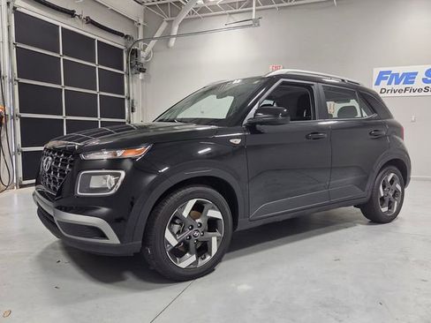 Certified 2026 Hyundai Venue SEL FWD image 3