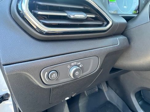 Used 2023 Chevrolet Bolt EUV LT FWD image 15