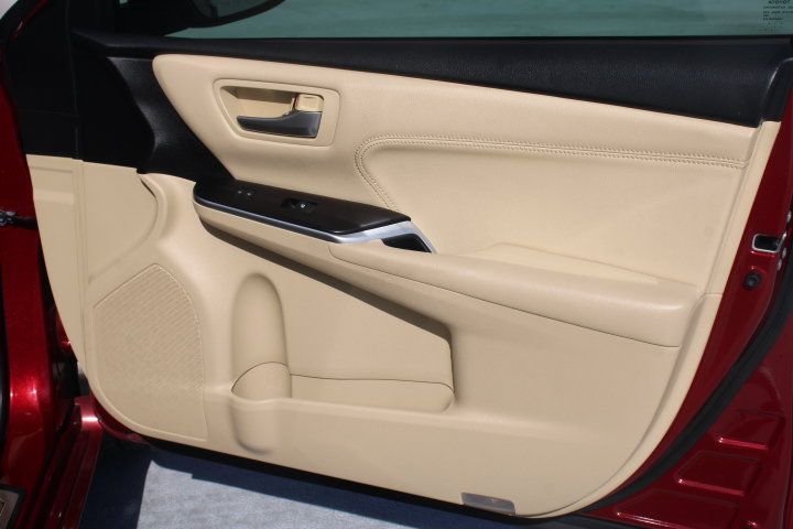 Used 2017 Toyota Camry XLE w/ Moonroof Package FWD image 18