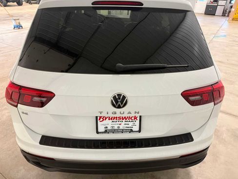 Certified 2022 Volkswagen Tiguan SE image 16