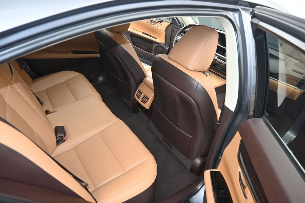 Used 2018 Lexus ES 350 w/ Premier Package FWD image 13