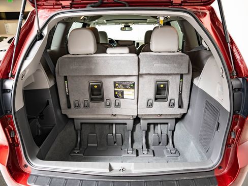 Used 2020 Toyota Sienna XLE FWD image 20