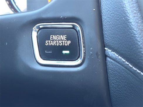 Used 2022 GMC Acadia Denali w/ Denali Technology Package image 33