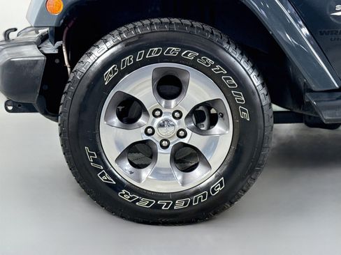 Used 2016 Jeep Wrangler Unlimited Sahara AWD/4WD image 38