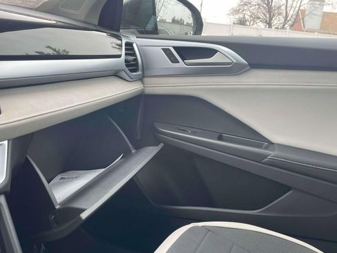 New 2026 Volkswagen Taos SE image 31