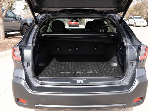 Used 2025 Subaru Outback Premium image 29
