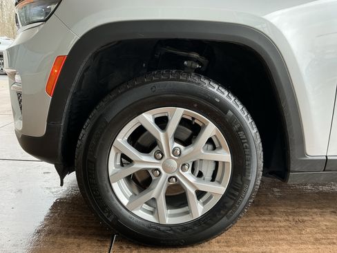 Used 2023 Jeep Grand Cherokee Limited image 26