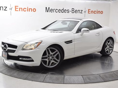 Used 2016 Mercedes-Benz SLK 300 image 2