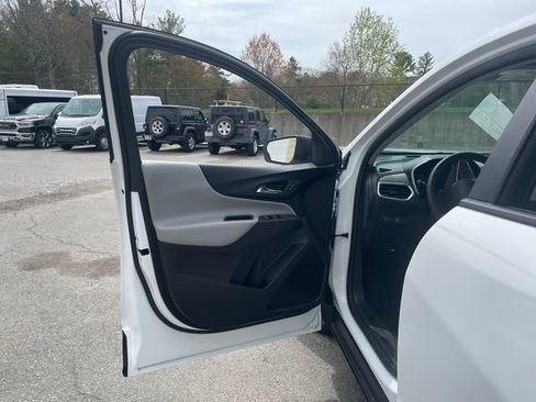 Used 2024 Chevrolet Equinox LS AWD/4WD image 25