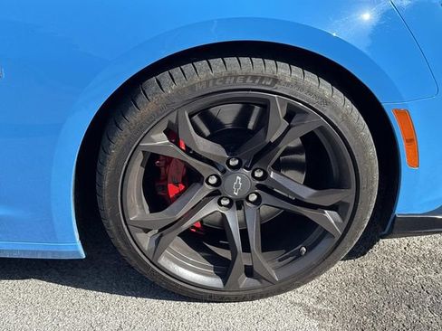 Used 2022 Chevrolet Camaro SS RWD image 9