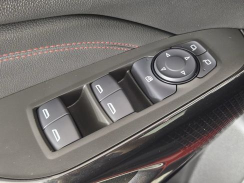Used 2024 Chevrolet Trax RS FWD image 24