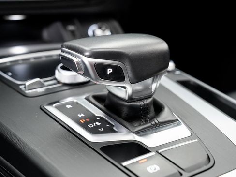 Used 2020 Audi Q5 2.0T Titanium Premium Plus w/ Premium Plus Package image 19