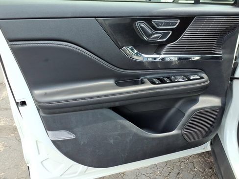 Used 2022 Lincoln Corsair AWD w/ Premium Package image 14